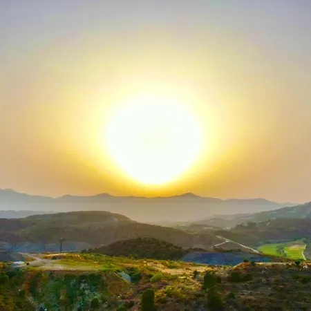 Quartiers Marbella Penthouse In Hacienda Cifuentes Benahavis *