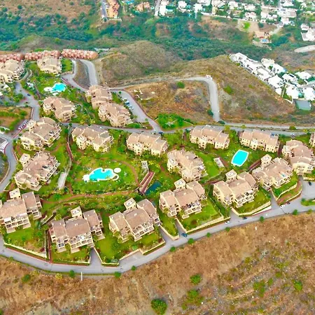 Quartiers Marbella Penthouse In Hacienda Cifuentes Benahavis 에스테포나